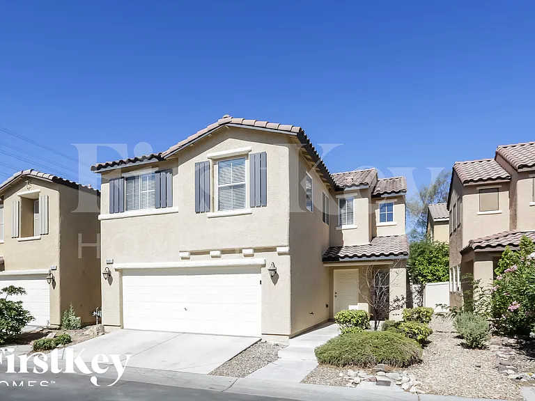 5681 Woods Crossing St — Photo 2