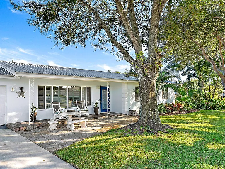 7424 Venetian Way — Photo 35