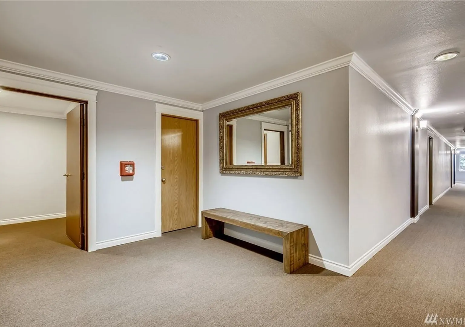 2 Bedroom Corner Unit, Excellent Location!! — Photo 4