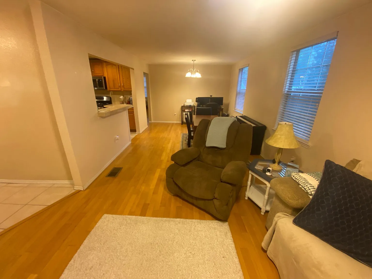 2 bed, 950 sqft, $1,600 — Photo 3