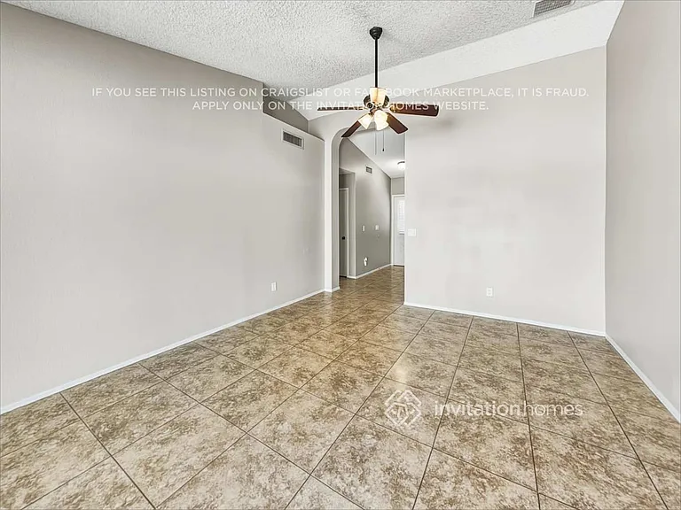 6526 N 69th Dr — Photo 4