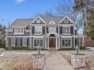 223 Cloverly Rd, Grosse Pointe Farms, MI 48236