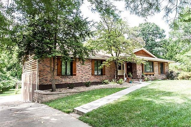 1st image of 904 Dutch Mill Dr