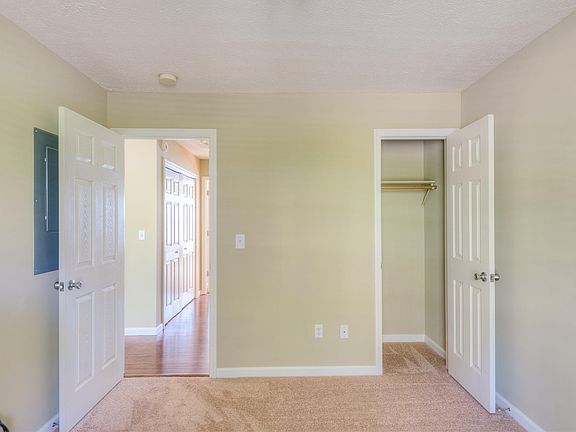 4th image of 10 Mason Dr