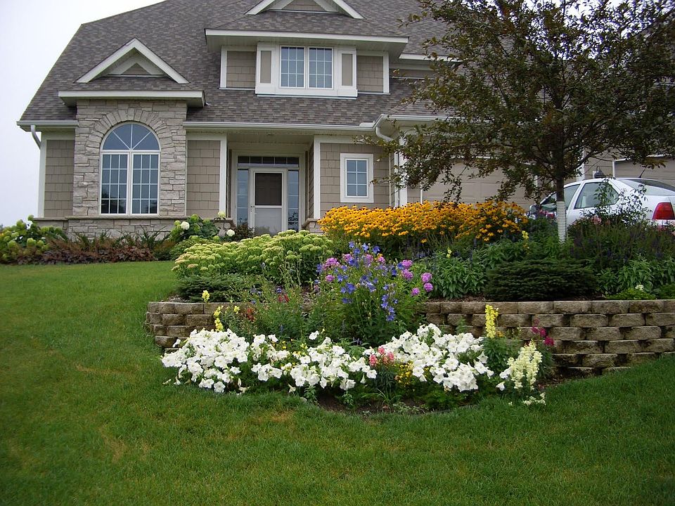 1st image of 945 Parkview Ln
