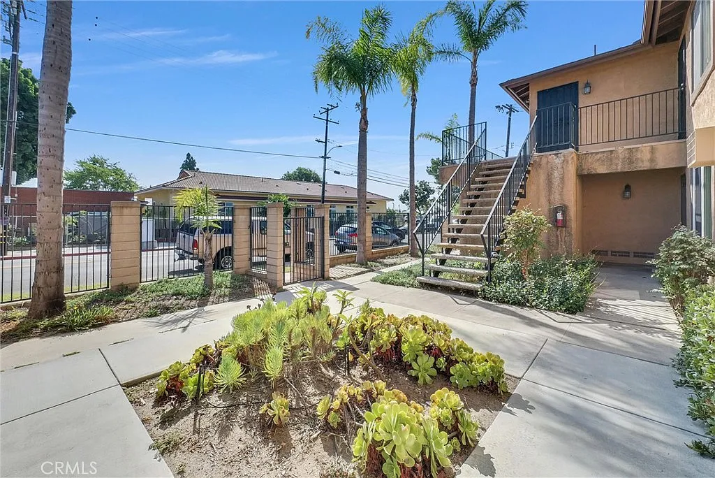 10472 Chapman Ave — Photo 2