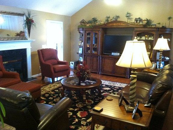 2nd image of 556 Imperial Dr