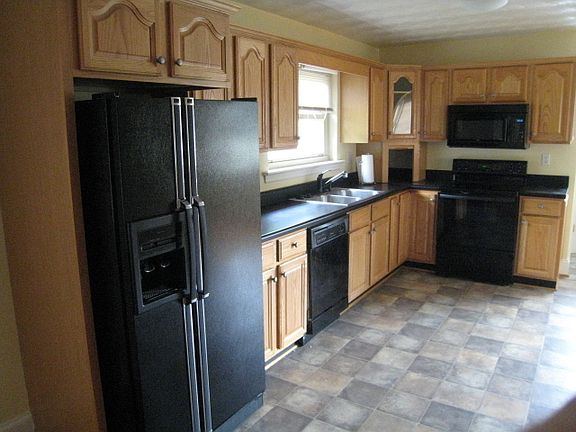 3rd image of 1301 Vivian Ave