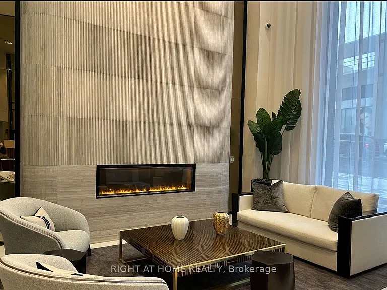 2020 Bathurst St #812 — Photo 15