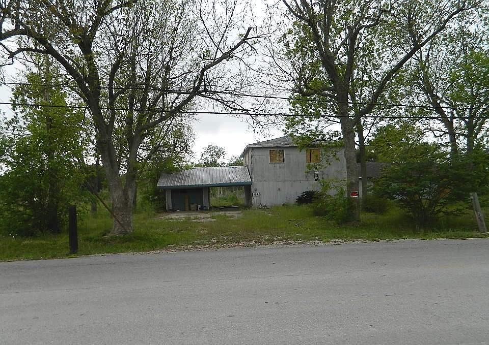 3,420 sq ft structure with carport and garage.