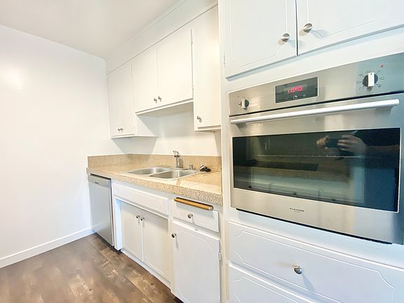 5th image of 919 N Alfred St #304