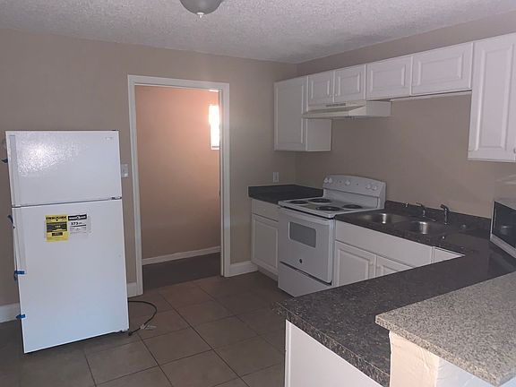 3rd image of 3219 N 48th St Unit 4