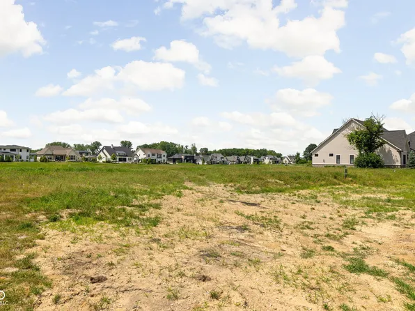 10831 Barrington Way, Zionsville, IN 46077