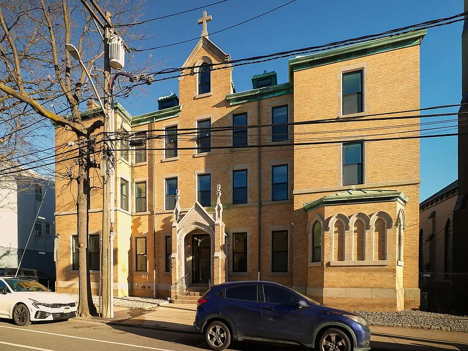 166 Hancock Ave #201