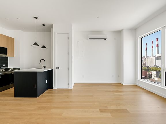 4th image of 11-14 35th Ave #903