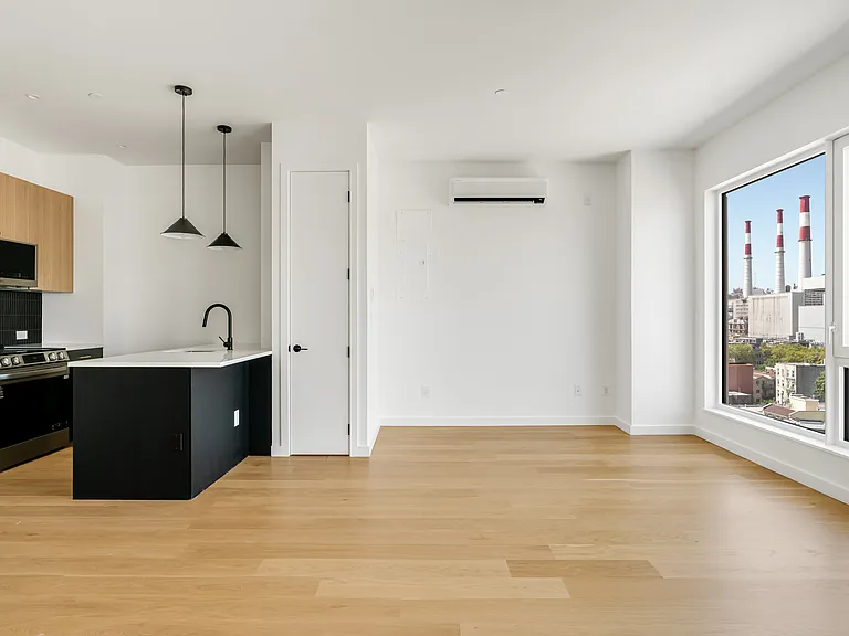 11-14 35th Ave #903 — Photo 4