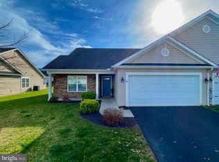 28 Cotswold Ln, Falling Waters, WV 25419
