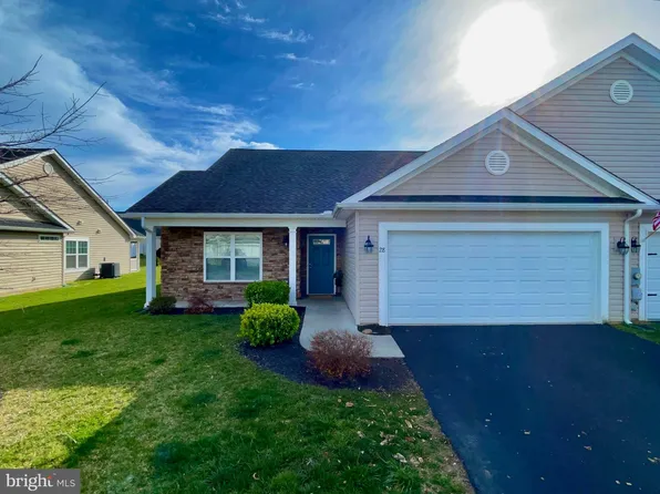 28 Cotswold Ln, Falling Waters, WV 25419