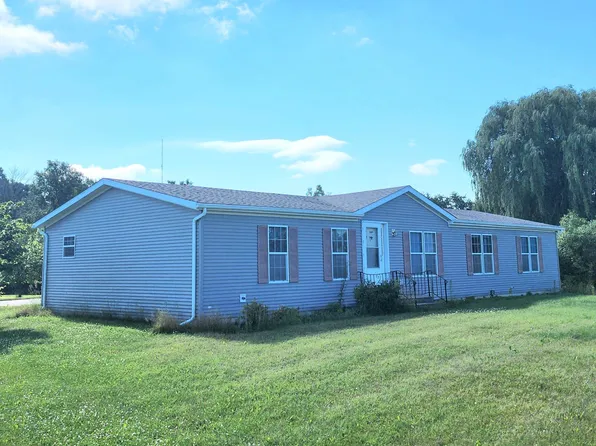 5678 N Eight Mile Rd, Pinconning, MI 48650