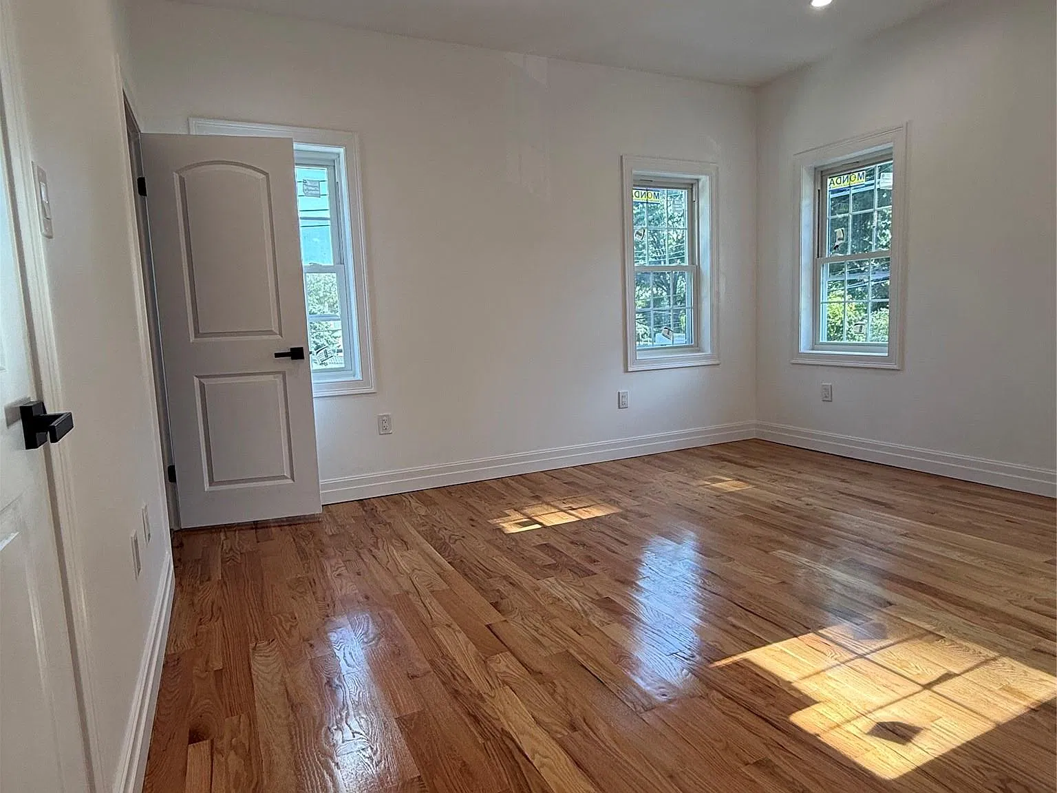 3 bed, 2.0 bath, 1500 sqft, $3,500 — Photo 4