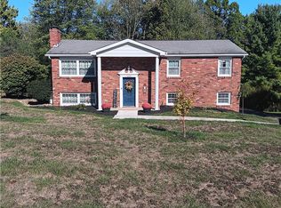 109 Redbud Dr, Beaver Falls, PA