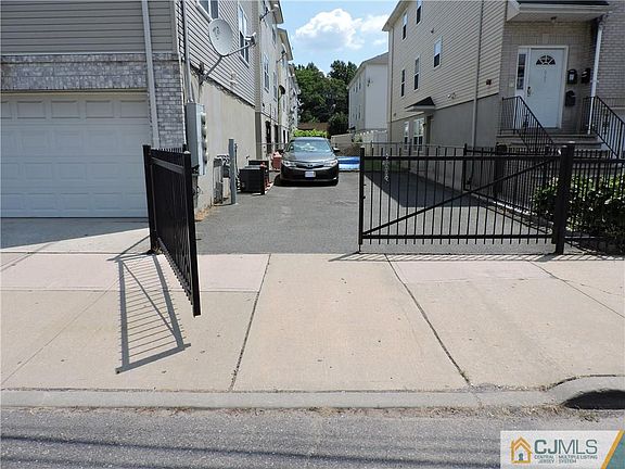 5th image of 168-170 Berkeley Ave