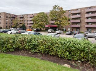 1460 Fairlane Dr APT 414, Schaumburg, IL 60193