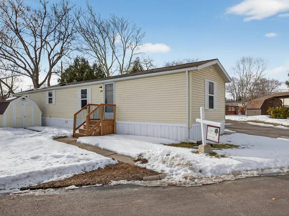 154 Preswick St, Temperance, MI 48182