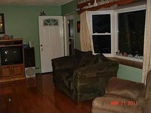 5th image of 28 Donna Ln E