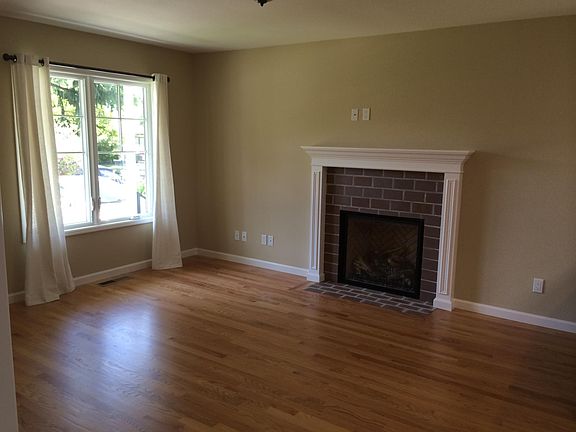2nd image of 1576 McKendrie St