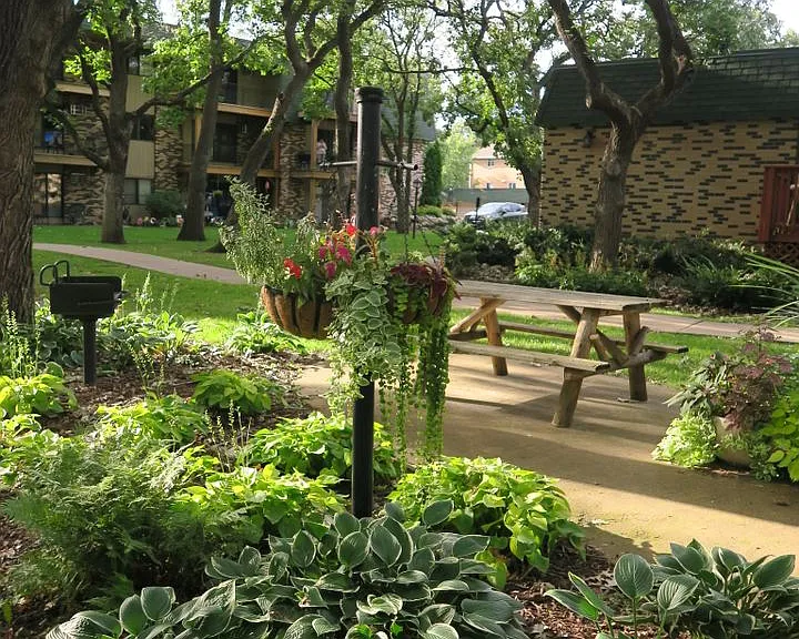 Garden Oaks Apartments — Photo 11