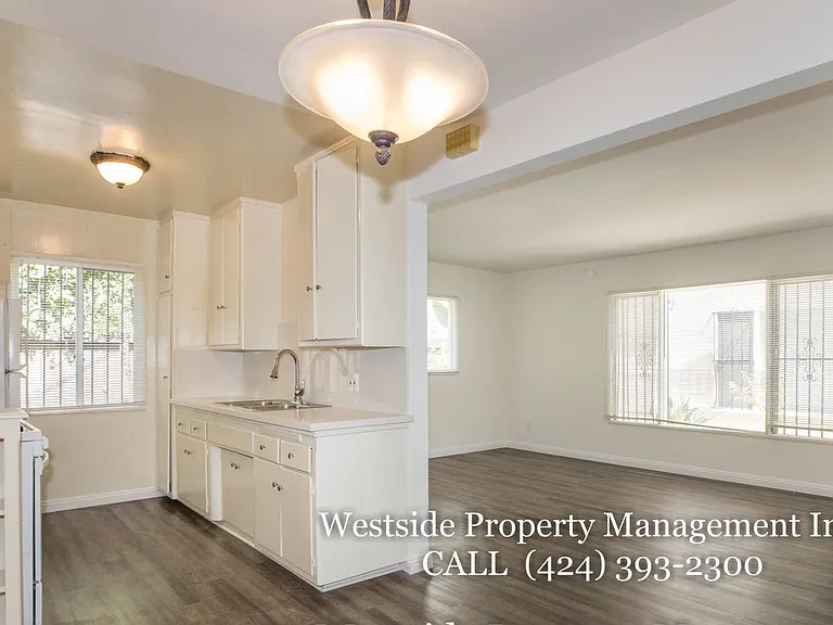145 N La Peer Dr #4 — Photo 5