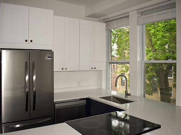 4th image of 2057 N Hoyne Ave #3