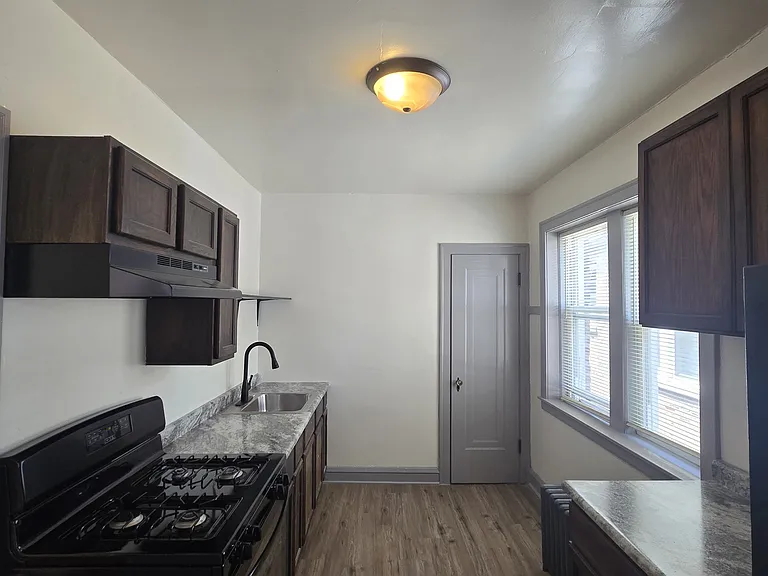 838 N Massasoit Ave #3B — Photo 7