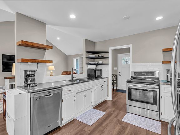 5th image of 739 Hanover Ct