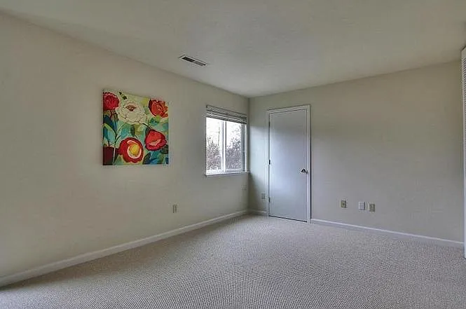 3 bed, 1.5 bath, 1240 sqft, $2,995 — Photo 3