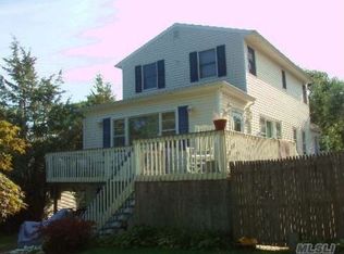 20 Meadowbrook Dr, Sound Beach, NY 11789