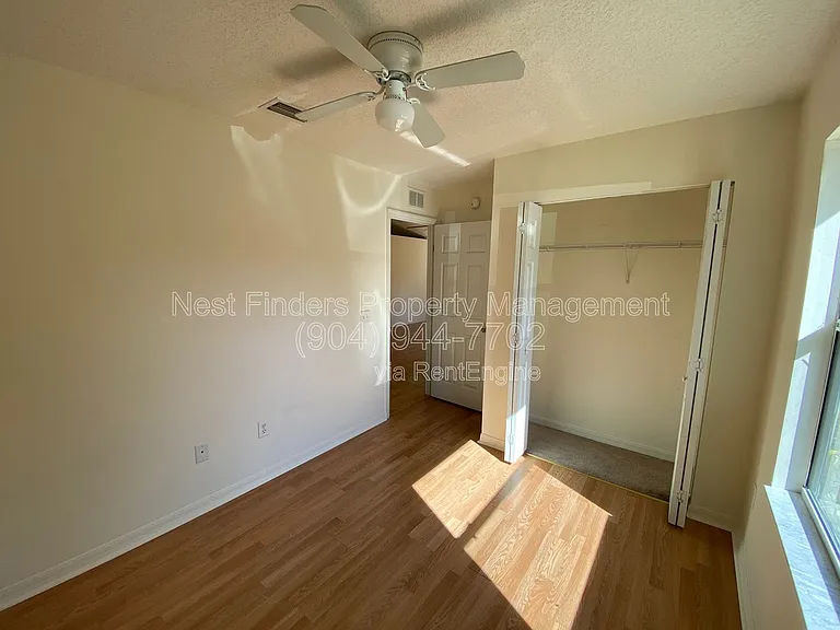 908 Helen St — Photo 13