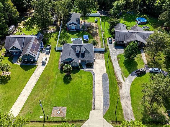 4th image of 328 Rainwood Rd.