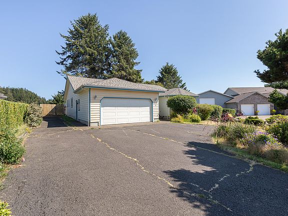 2nd image of 989 NW Estate Dr
