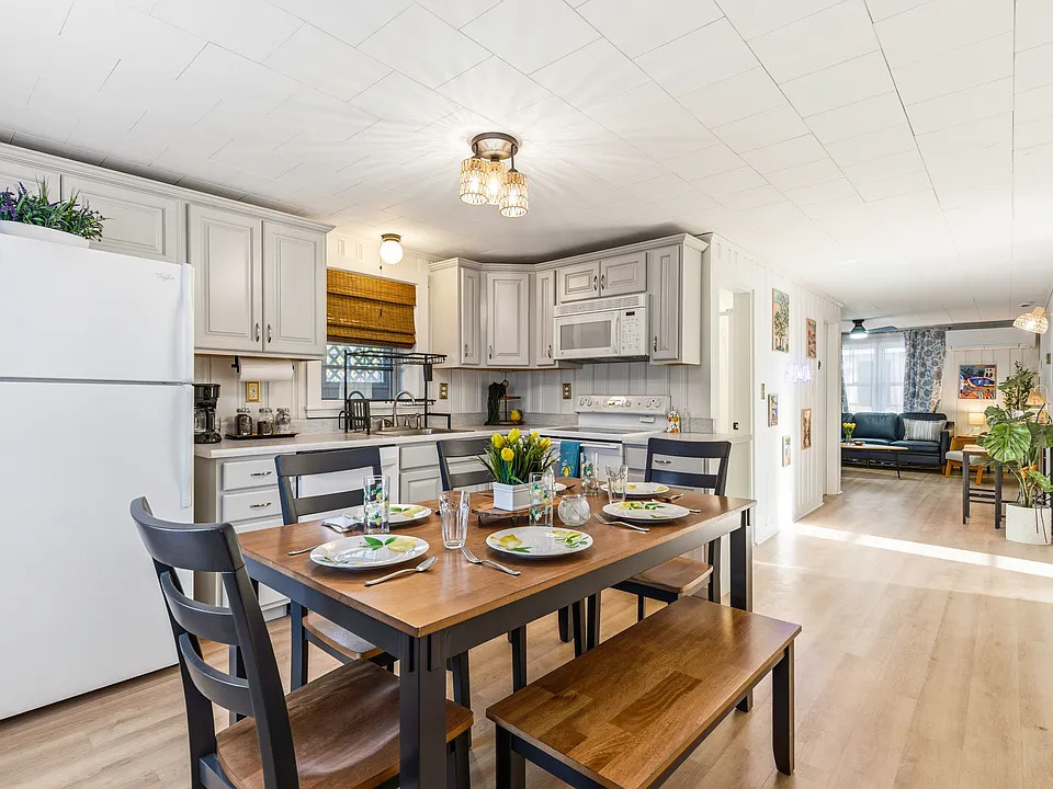 116 Railroad Ave #3
