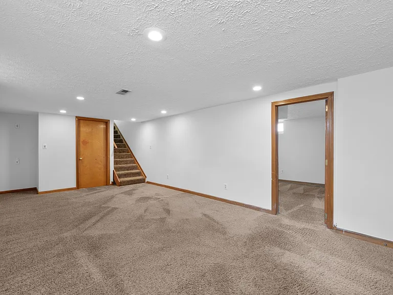 2883 Bremen St — Photo 18