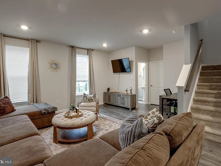 104 Levis Dr — Photo 10