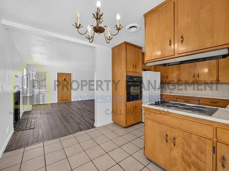 4411 Del Rio Rd #4 — Photo 8