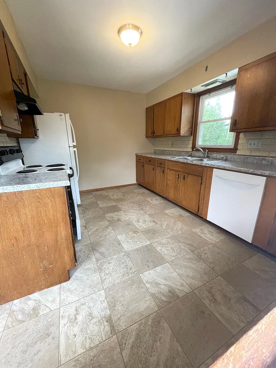 Building Photo - 1580 James Dr