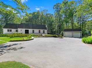 82 Rilling Rdg, New Canaan, CT 06840