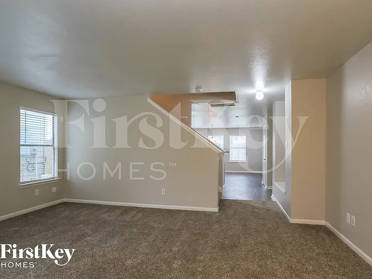 430 Remington Creek Dr — Photo 4