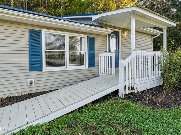5th image of 375 Jenkins Hollow Rd