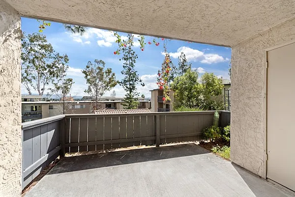 Hadley Apartments — Photo 6