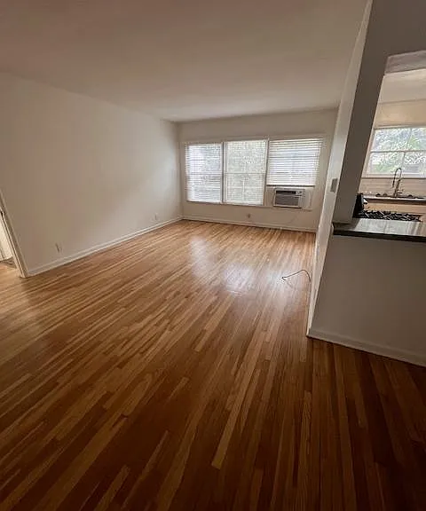 1119 N Hayworth Ave #11 — Photo 5